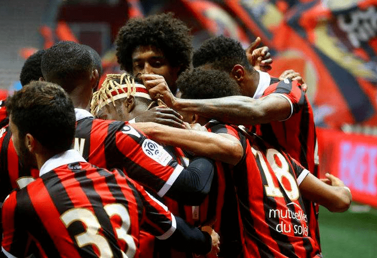  里昂主场惨败尼斯，防守漏洞暴露主帅承压  