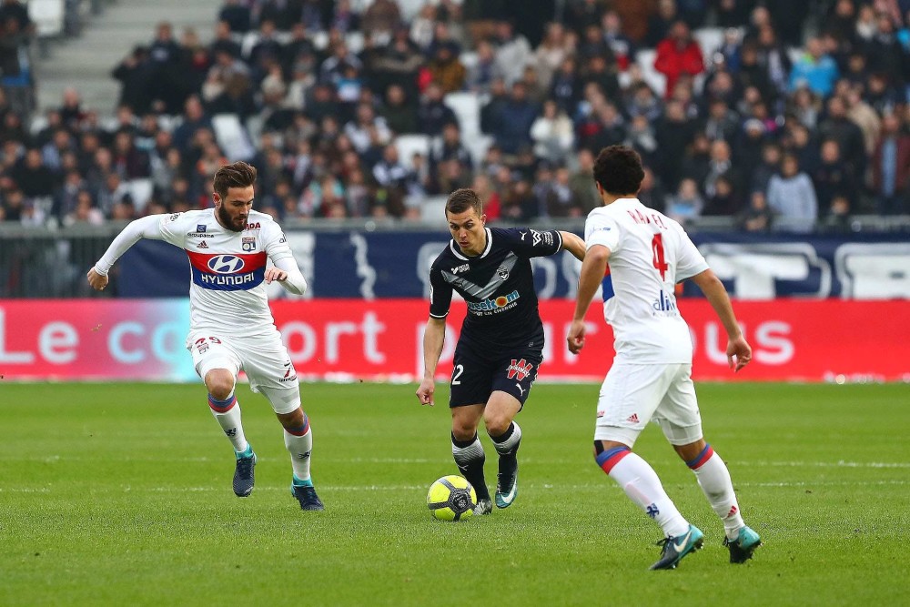  波尔多主场暴雨中一球小胜梅斯  